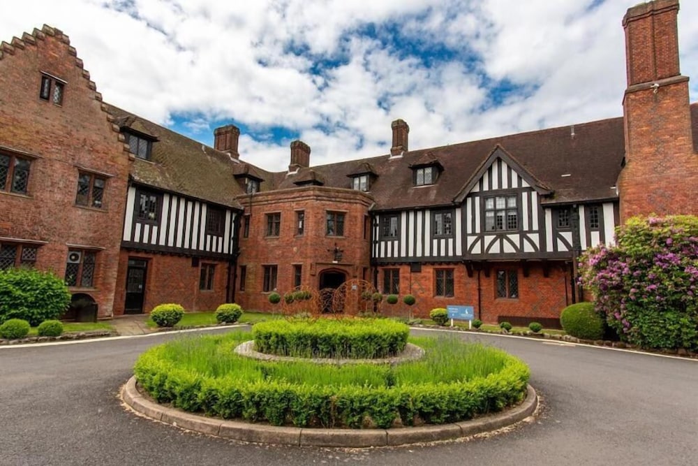 Hogarth S Stone Manor 67/73