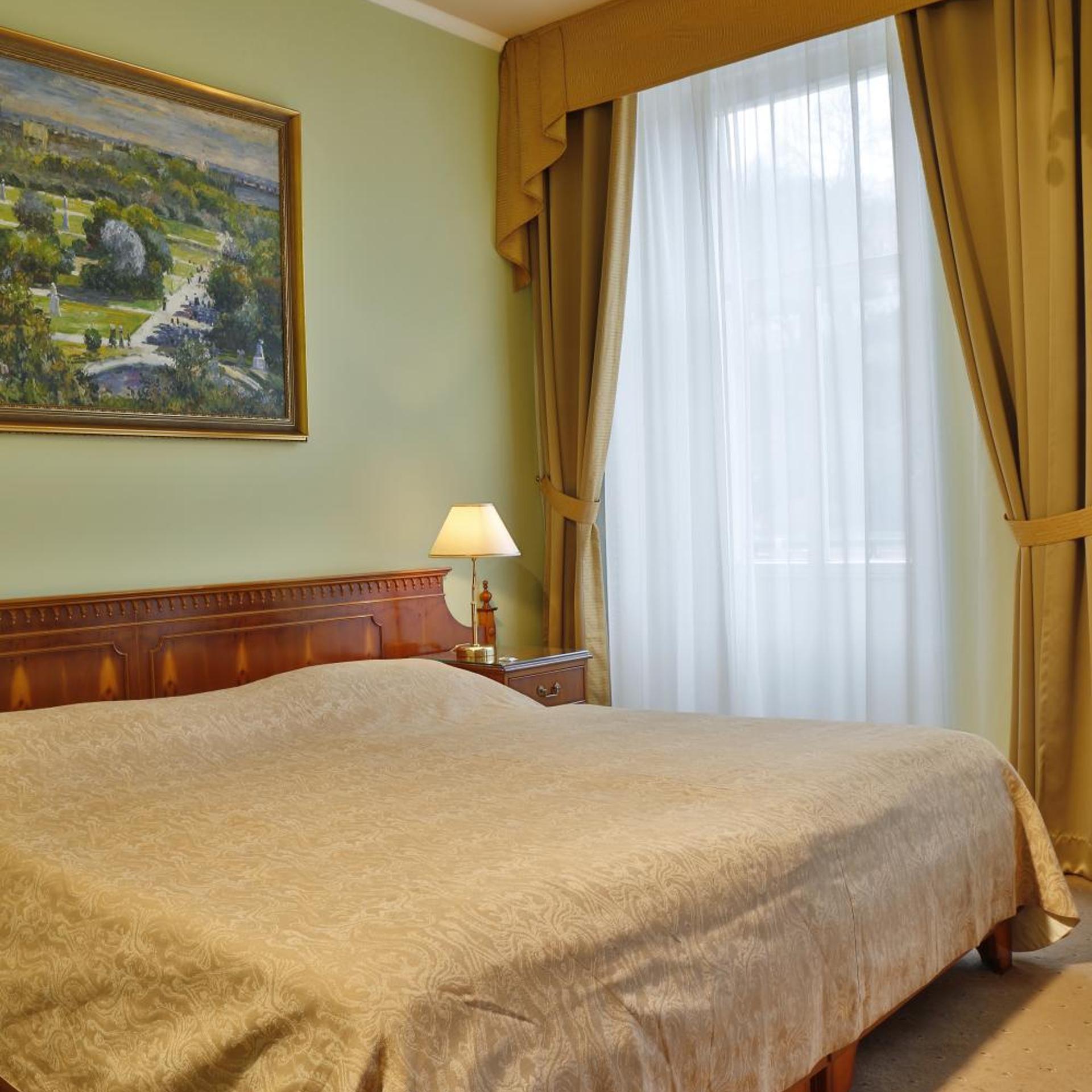 Room, Double or Twin Bed