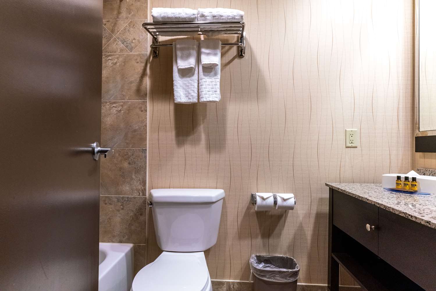 Best Western Plus South Edmonton Inn and Suites 28/32