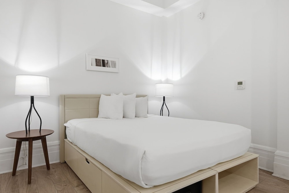 SIGNATURE, STUDIO, ACCESSIBLE