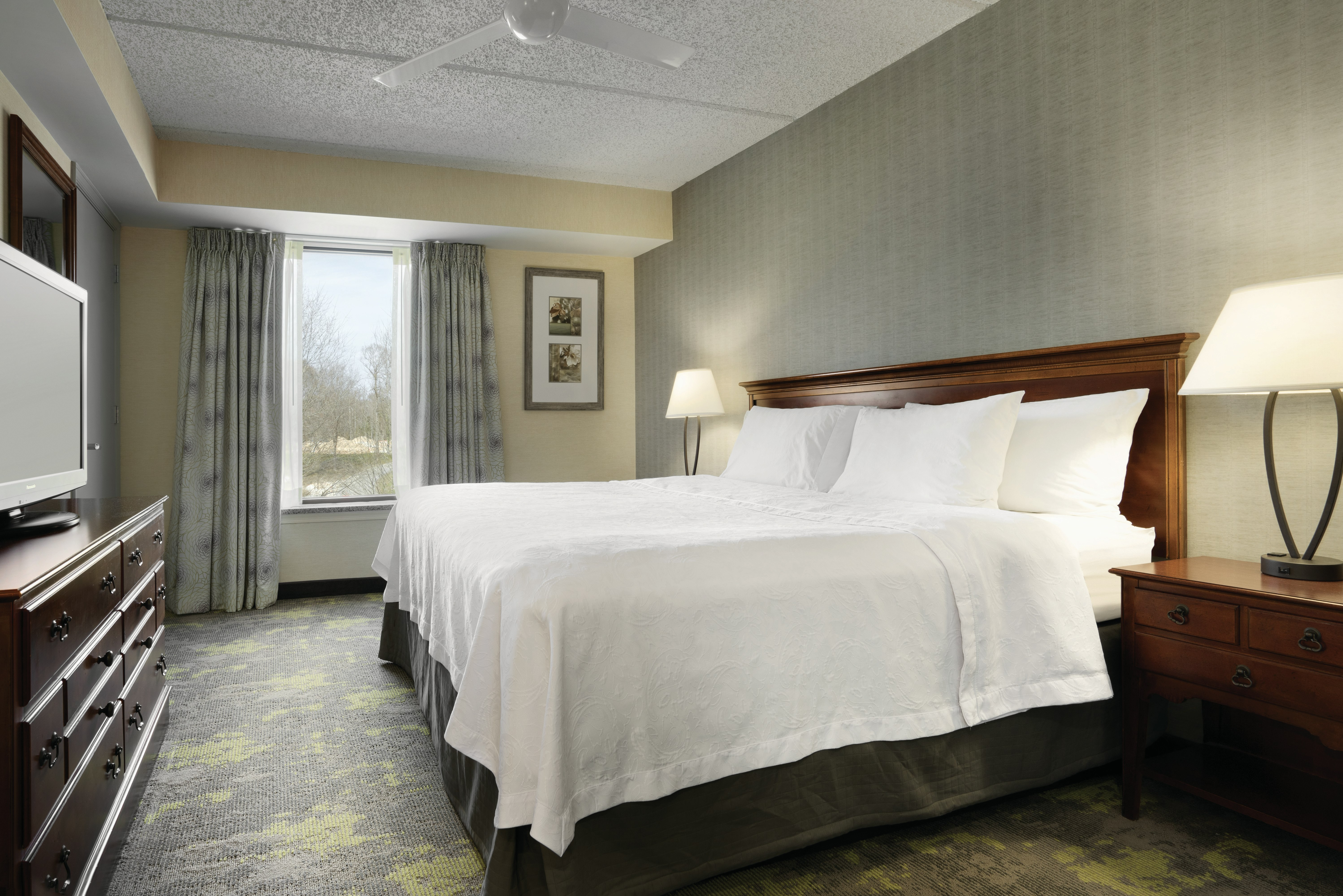 SUITE, KING BED, ACCESSIBLE