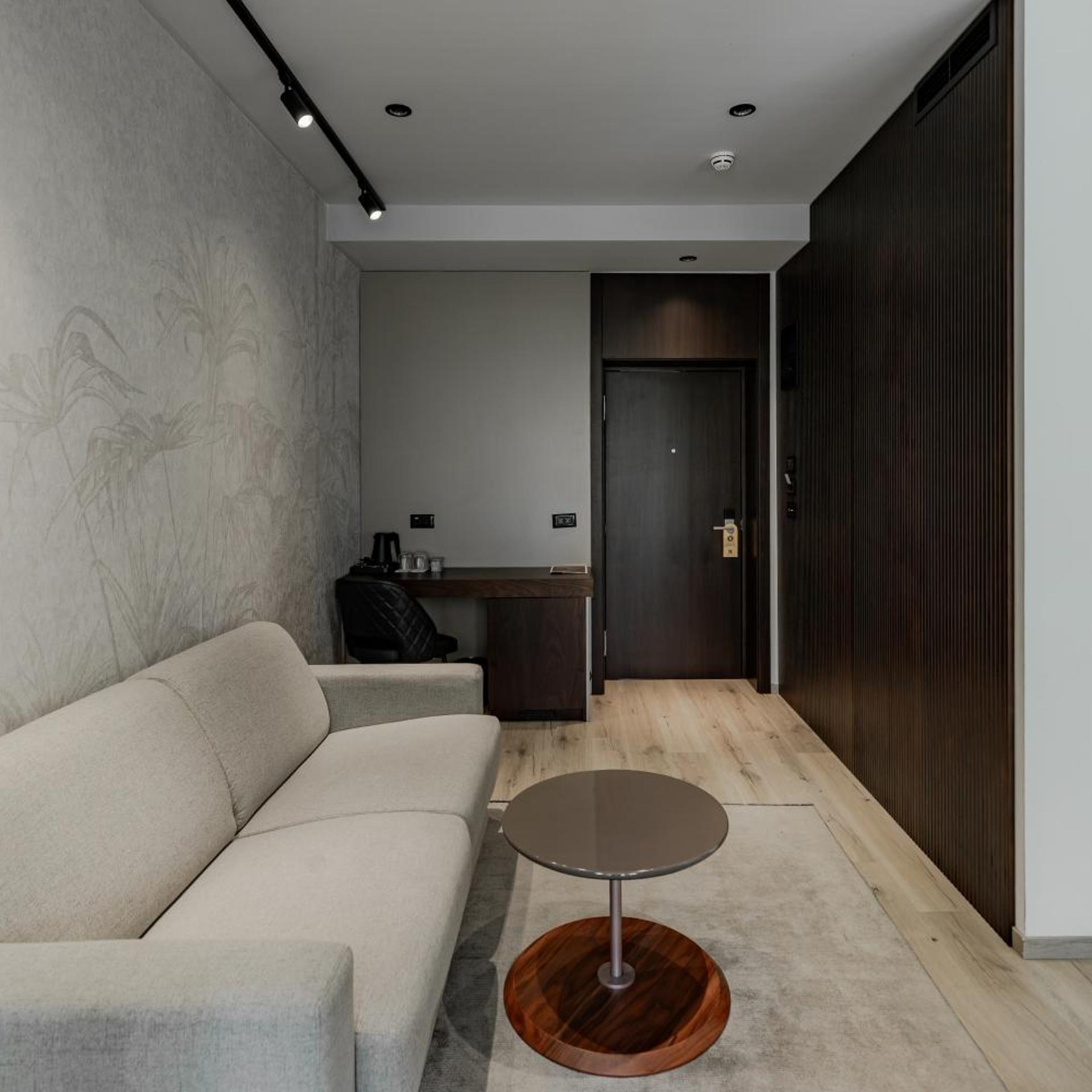 Emery Hotel Pristina 32/50
