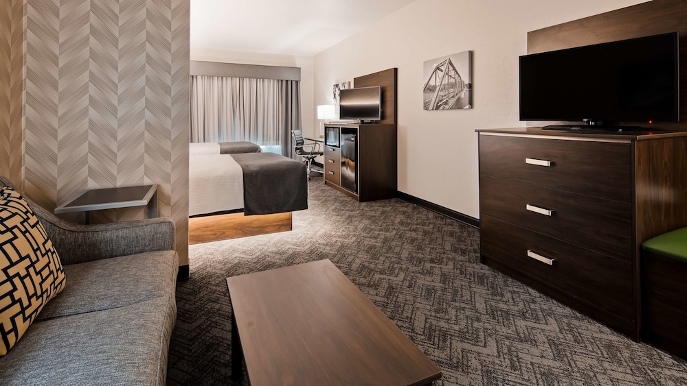 Best Western Plus Parkside Inn & Suites 27/39