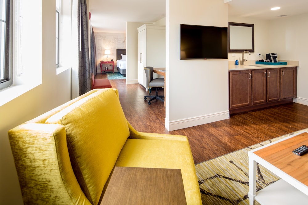 Hotel Indigo Baltimore Downtown 8/70