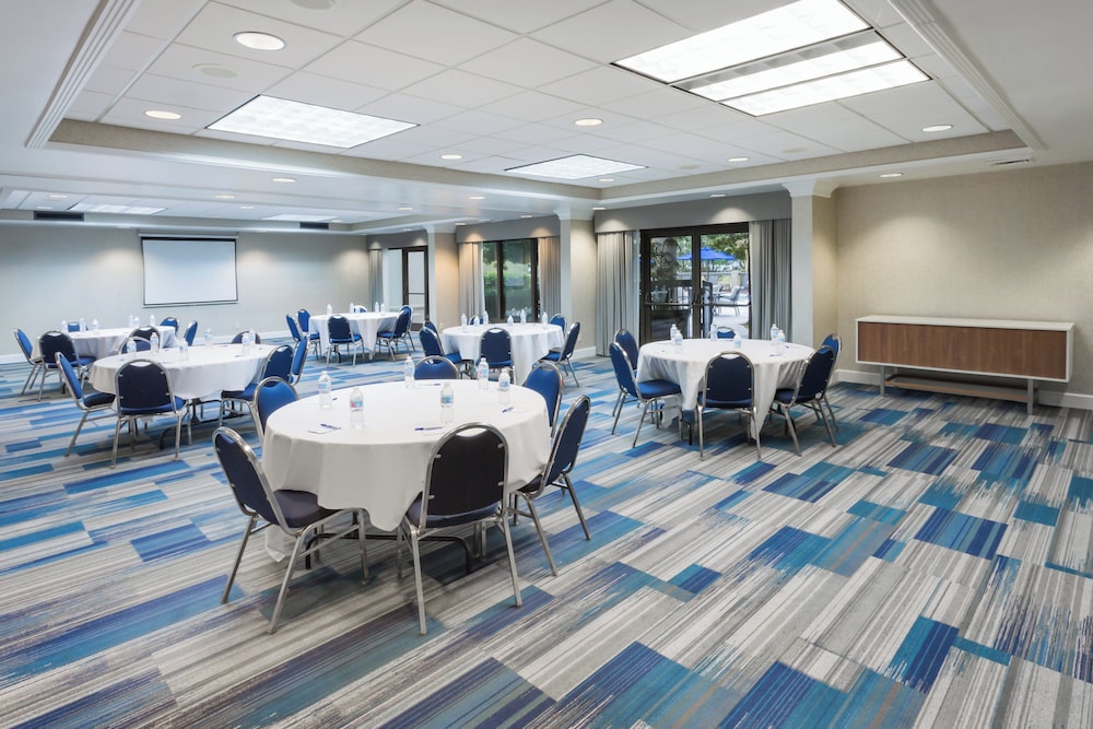 Holiday Inn Express Hotel And Suites Wilmington University Center 51/62