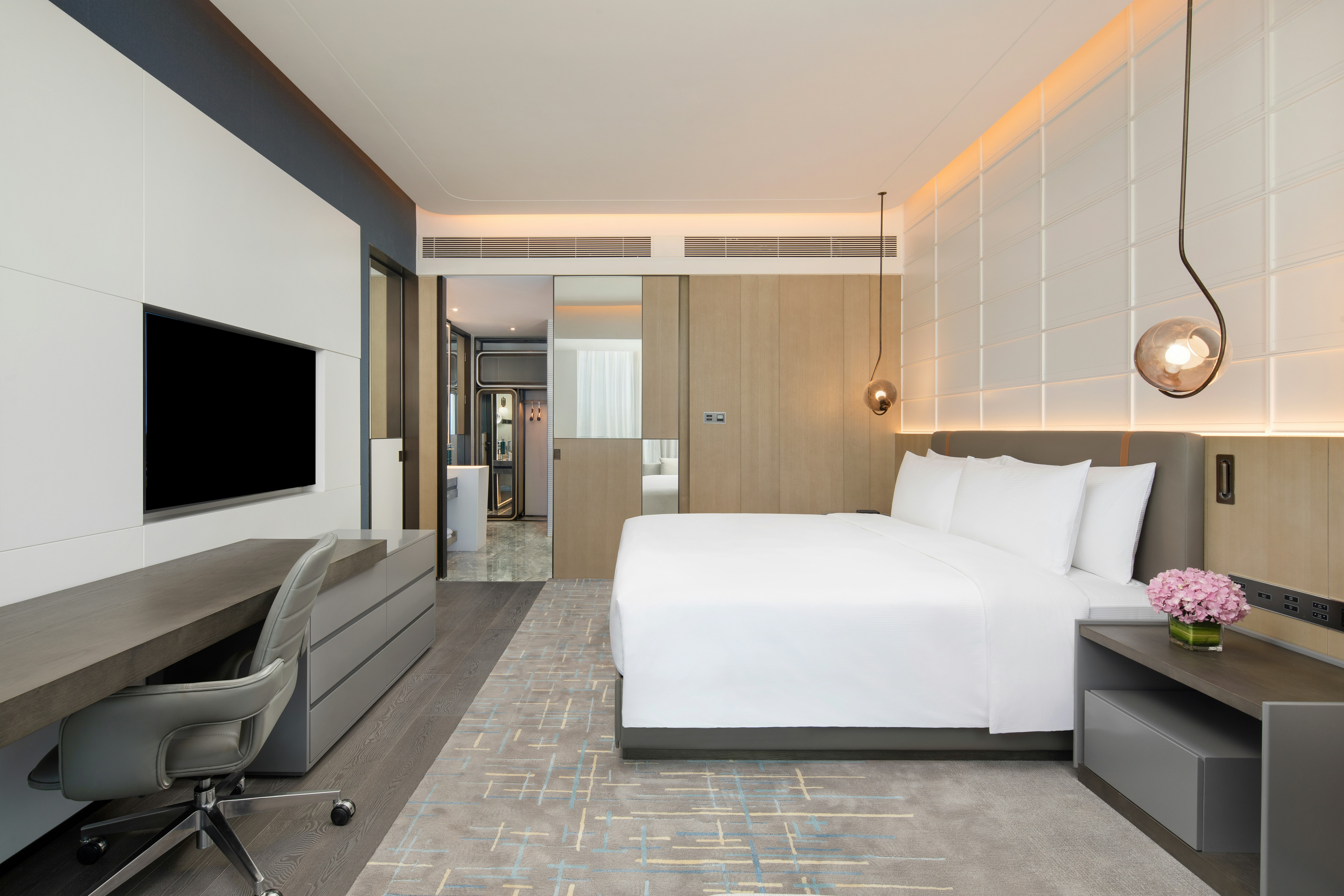 DELUXE, SUITE, KING BED