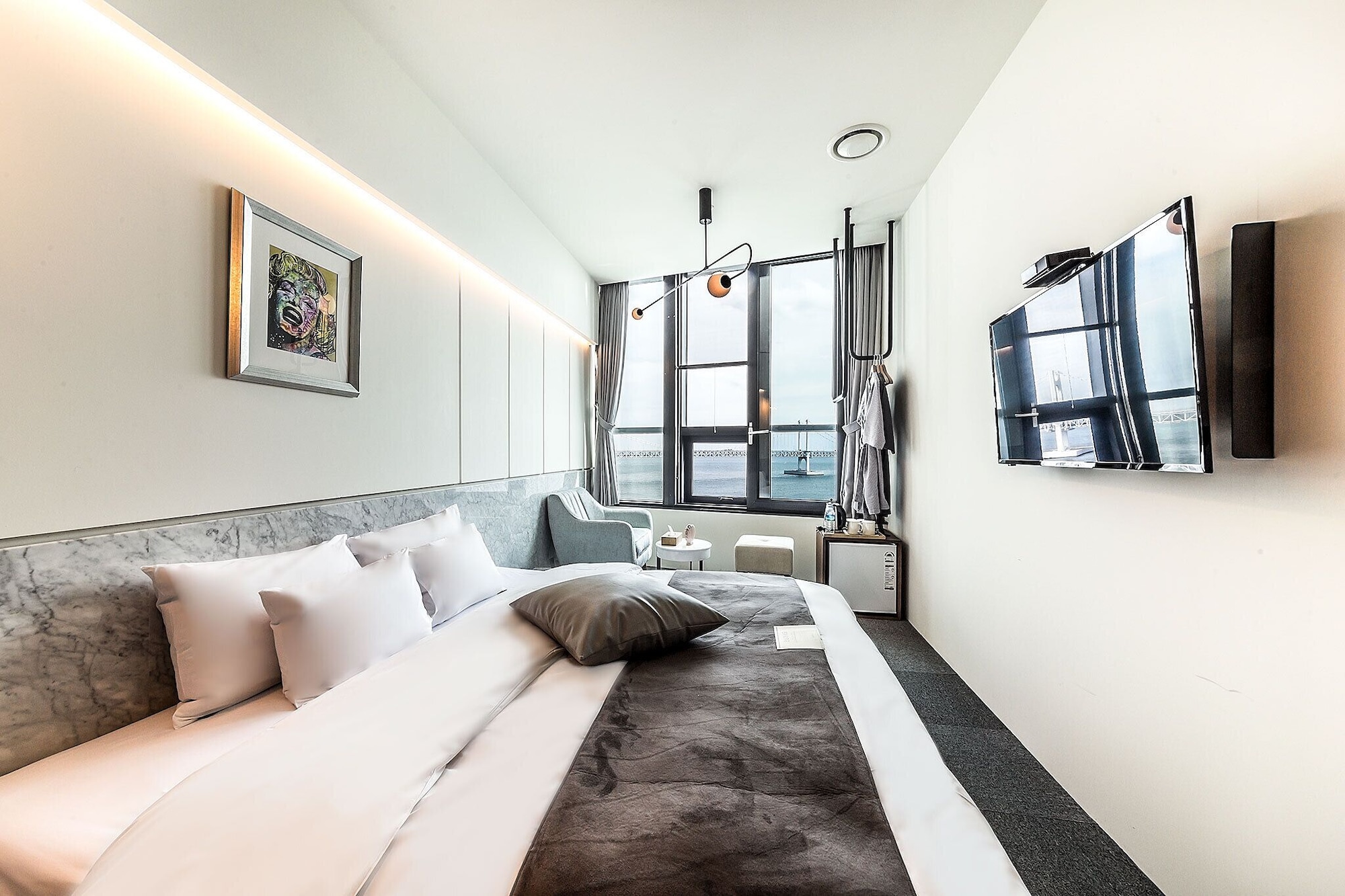 Bridge, Ocean, King Bed، H Avenue 2/10