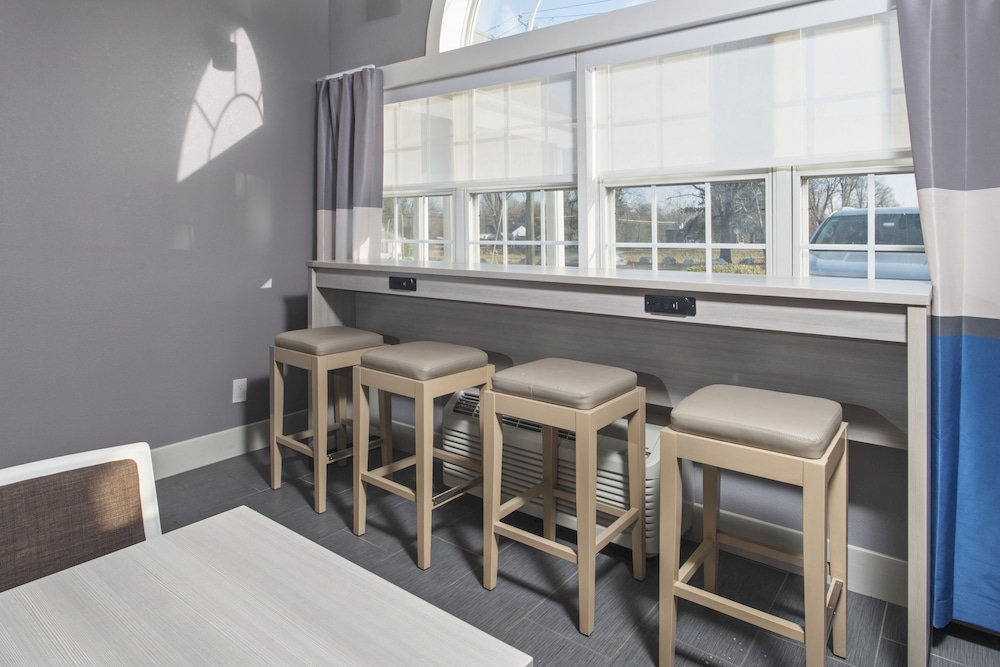Microtel Inn And Suites Bethel 3/28