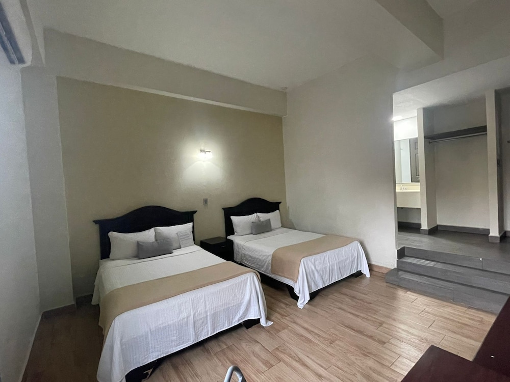 غرفة ديلوكس بسريرين مزدوجين بحمام خاص، Hotel Plaza Del Arco 5/9