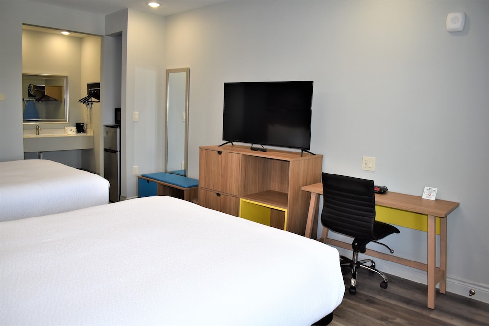 Days Inn & Suites By Wyndham Downtown/University Of Houston 19/60
