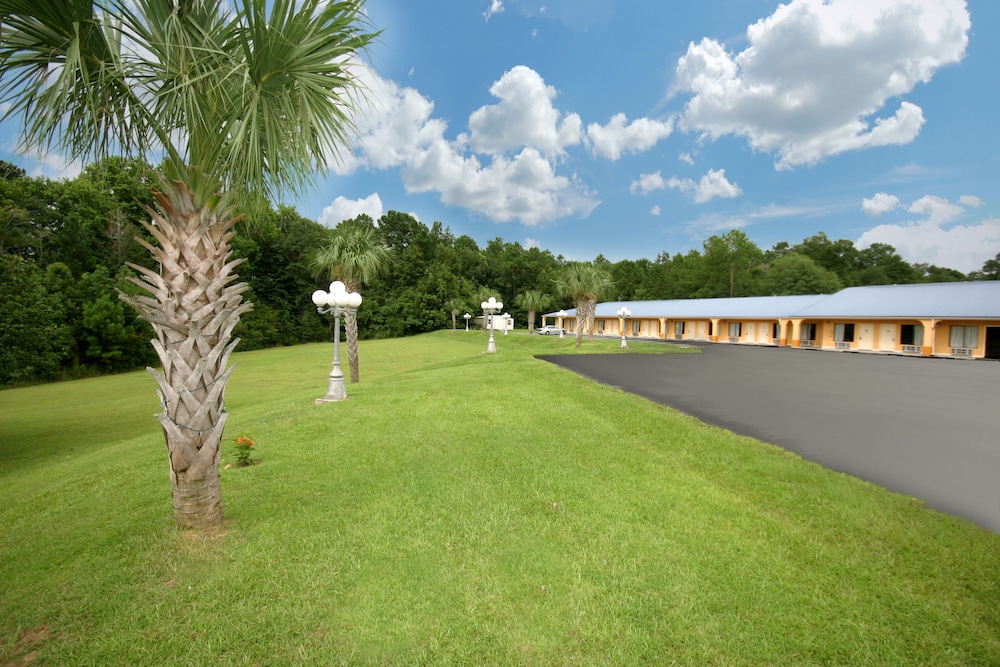 Days Inn by Wyndham DeFuniak Springs 15/19