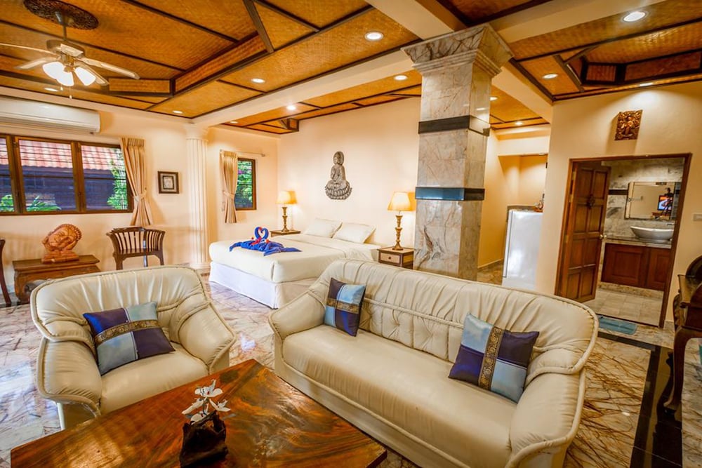 Laguna Beach Club Resort 38/76