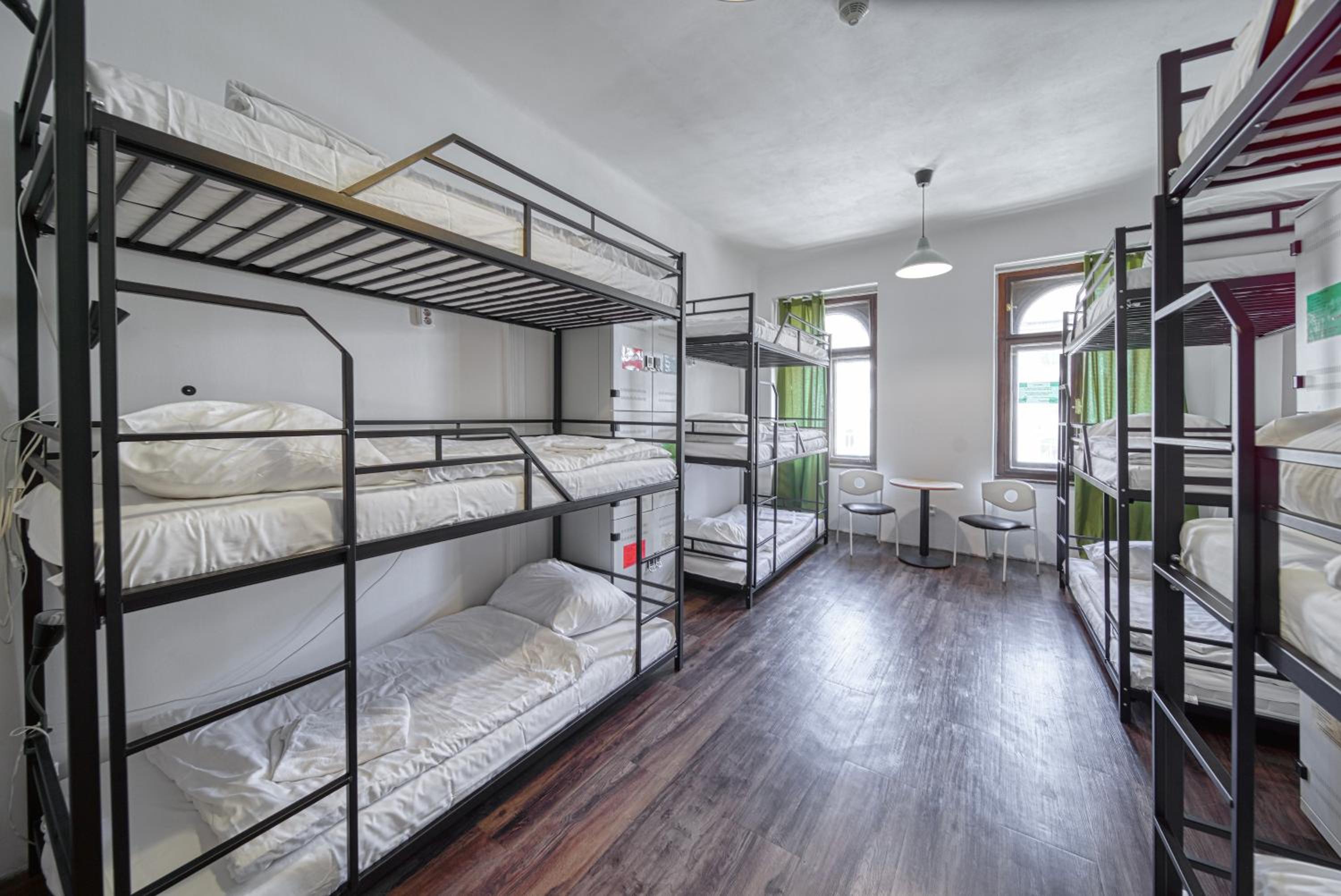 Hostel Orange 8/23