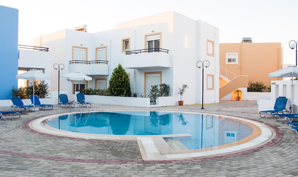 Gennadi Gardens Apartments 18/25
