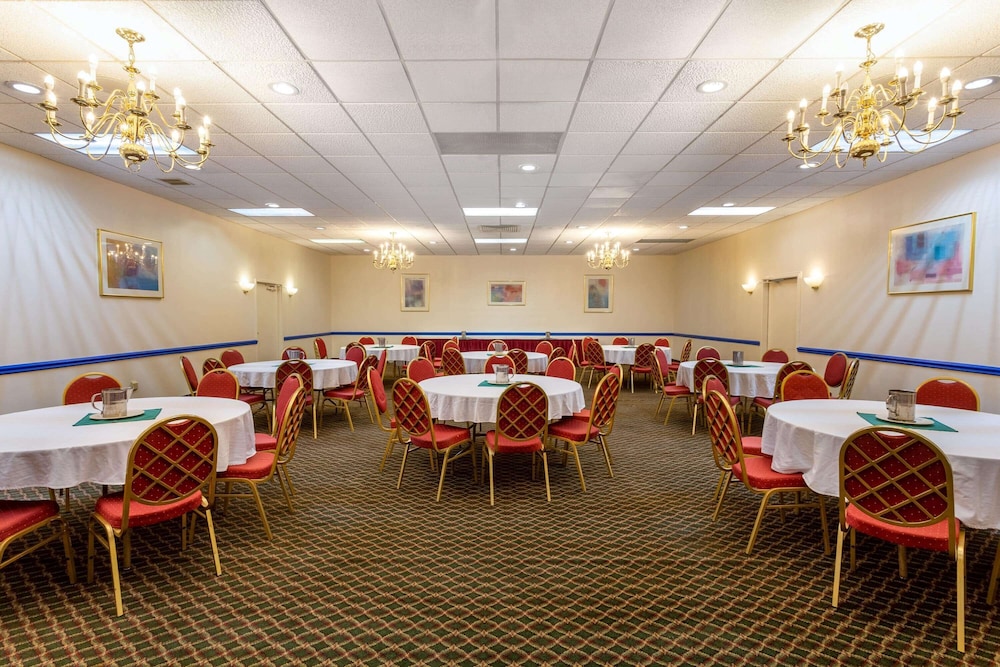 Baymont by Wyndham Queensbury / Lake George 29/39
