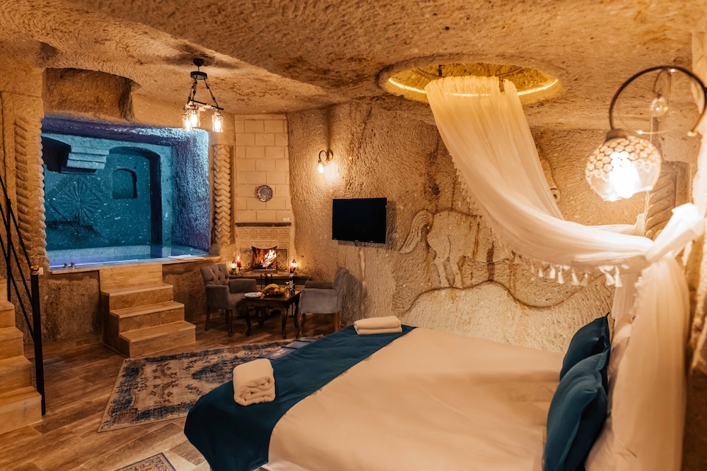Bayar Cave Suite 52/60
