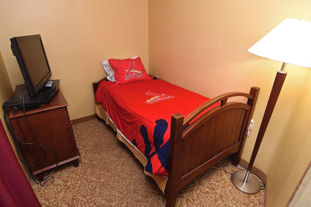Holiday Inn Express Suites St Louis West Fenton 35/65