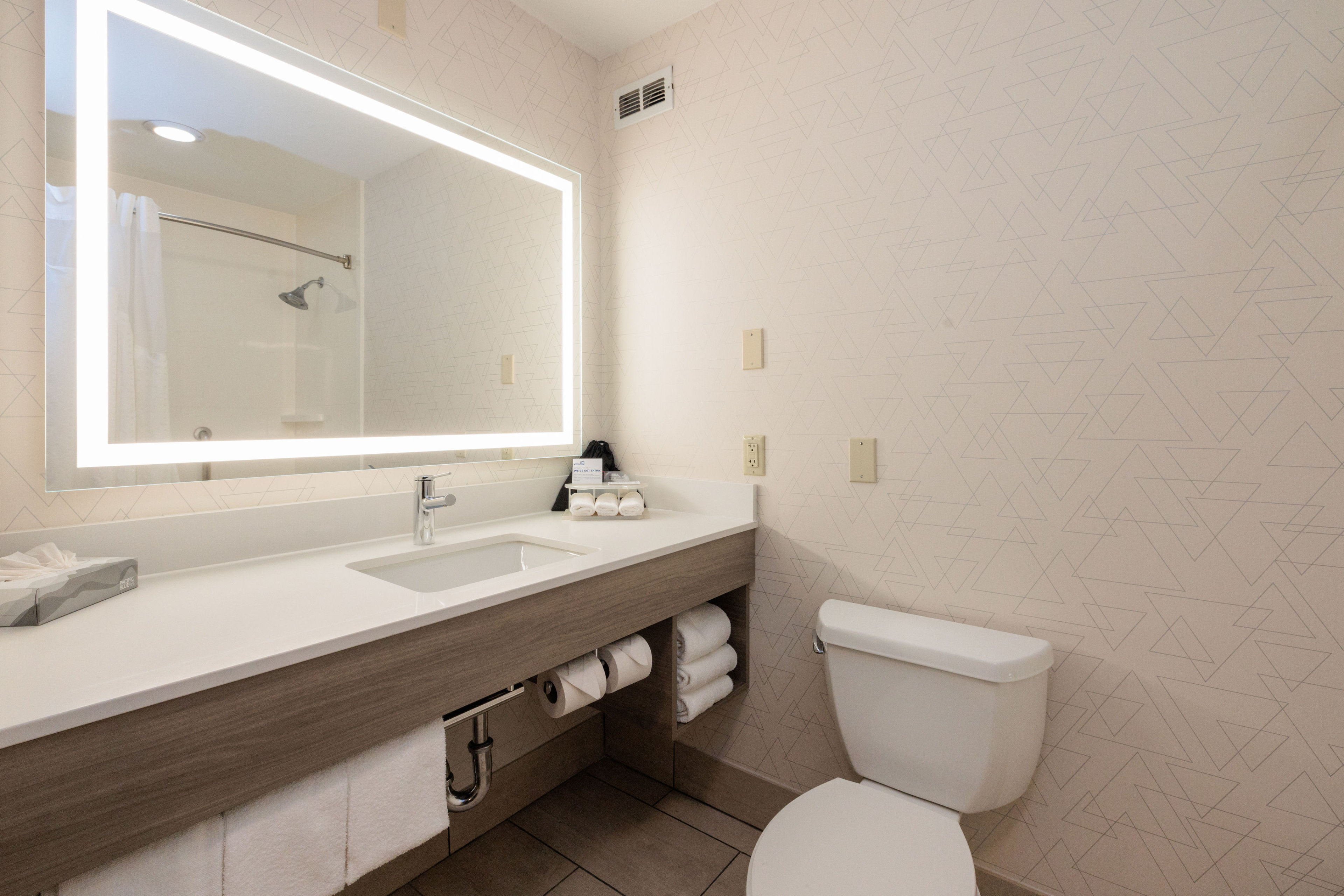 Holiday Inn Express Hotel Suites Berkeley 71/73