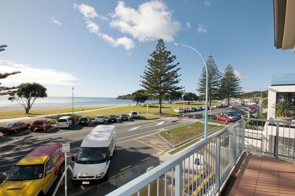 The Pavilions Beachfront Apartments 65/76
