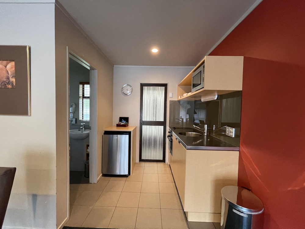 Bentleys Motor Inn 14/50