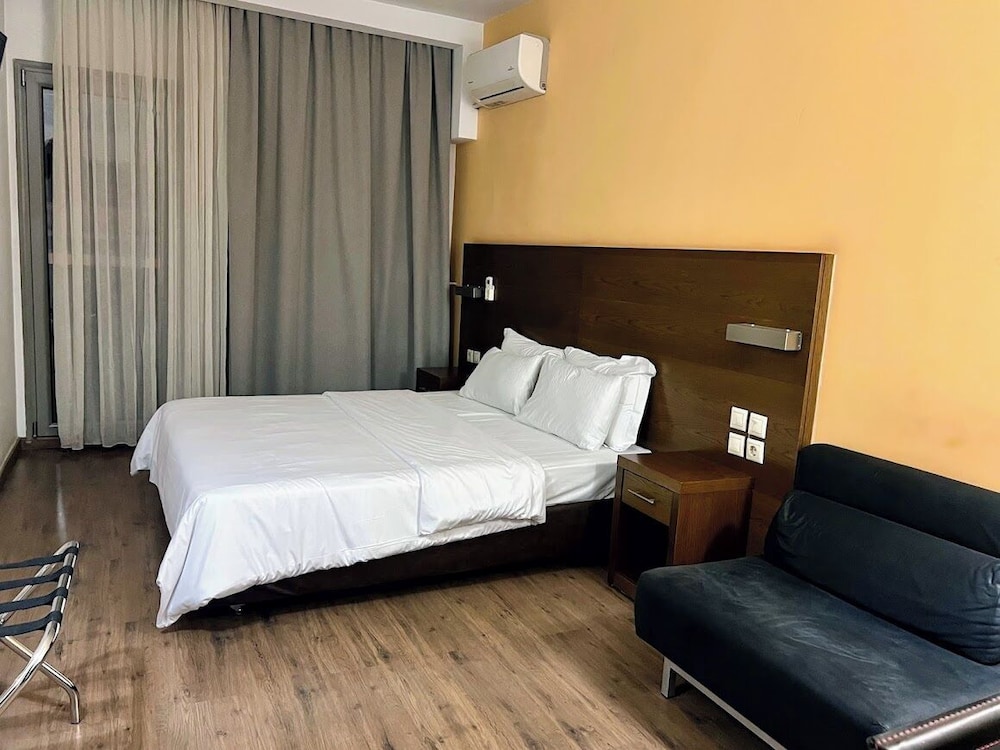 Skyline, Twin Beds