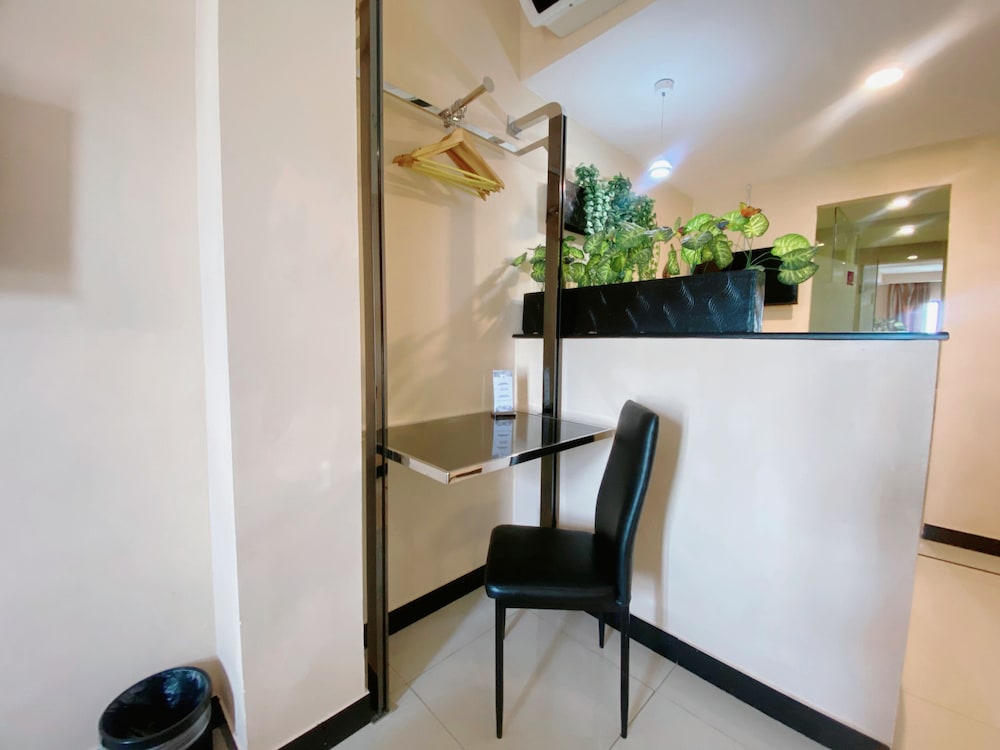 Verse Lite Hotel Gajah Mada 49/67