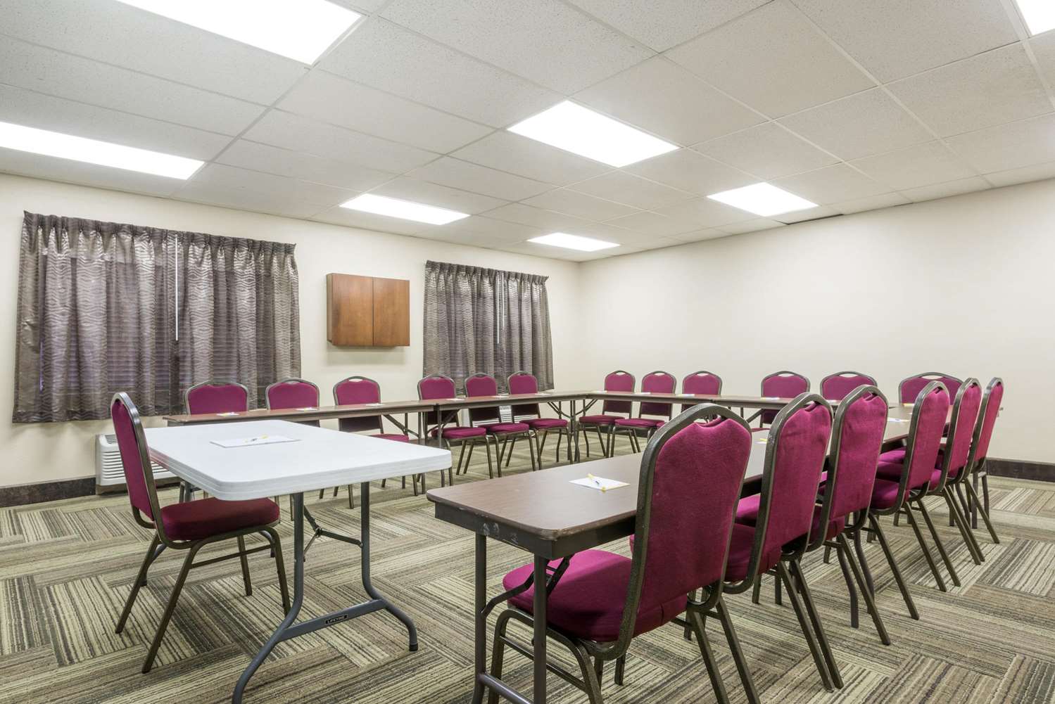 Days Inn by Wyndham Ashland KY 4/8