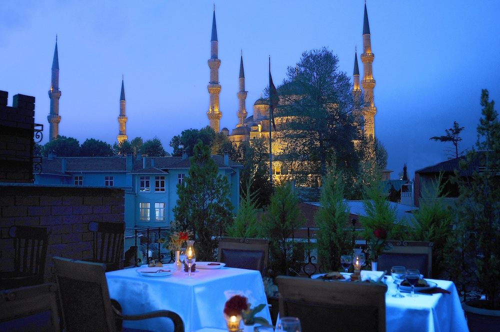Sarnic Hotel and Sarnic Premier Hotel 42/50