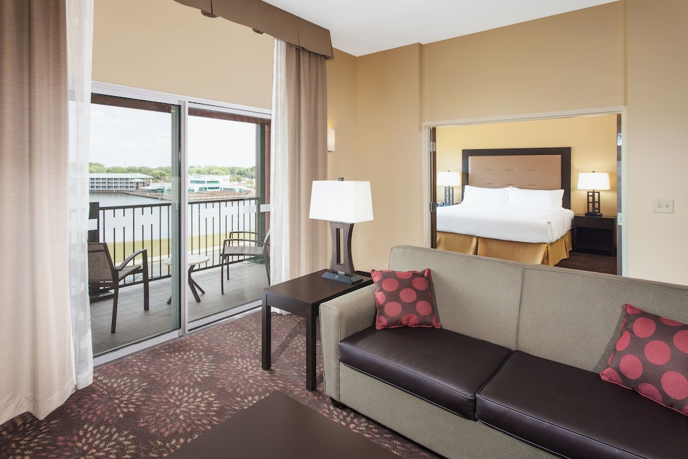 Holiday Inn Express Suites Sandusky 29/42
