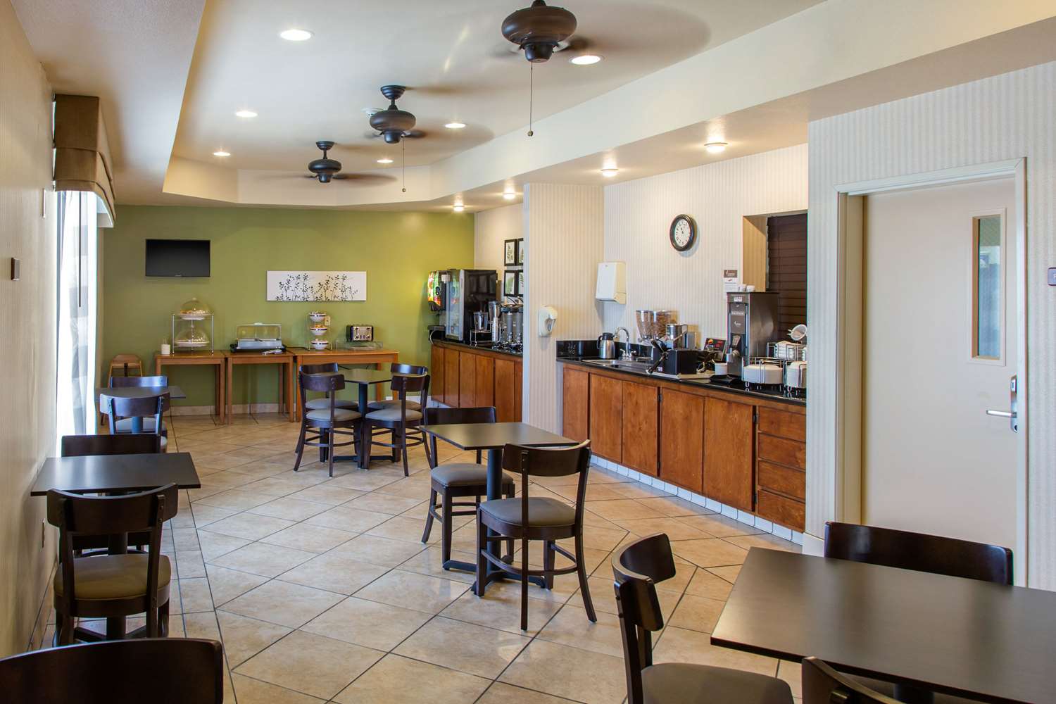 Sleep Inn & Suites Bakersfield North 35/46