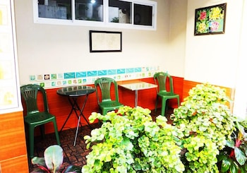 White Orchid Inn 22/24