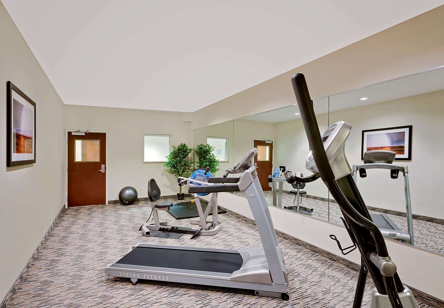 Microtel Inn & Suites By Wyndham Geneva 5/11