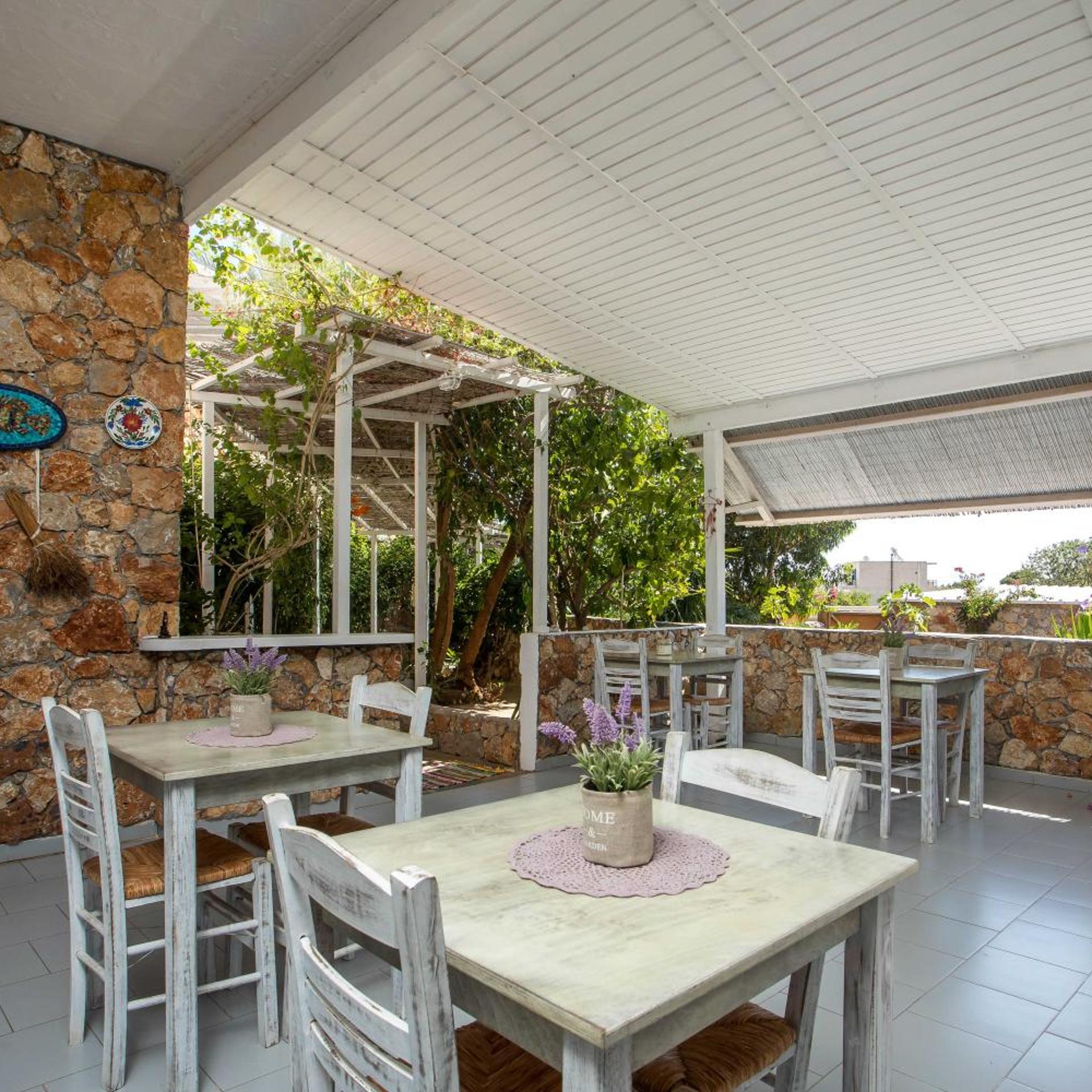 Irini Hotel 43/63