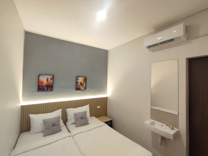 UpCity Express Hotel Semarang by Pillow 3/11