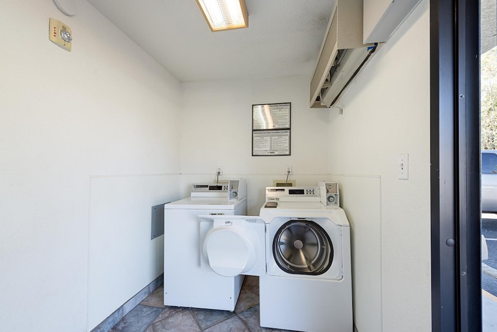 Motel6 Carson City, NV 29/66