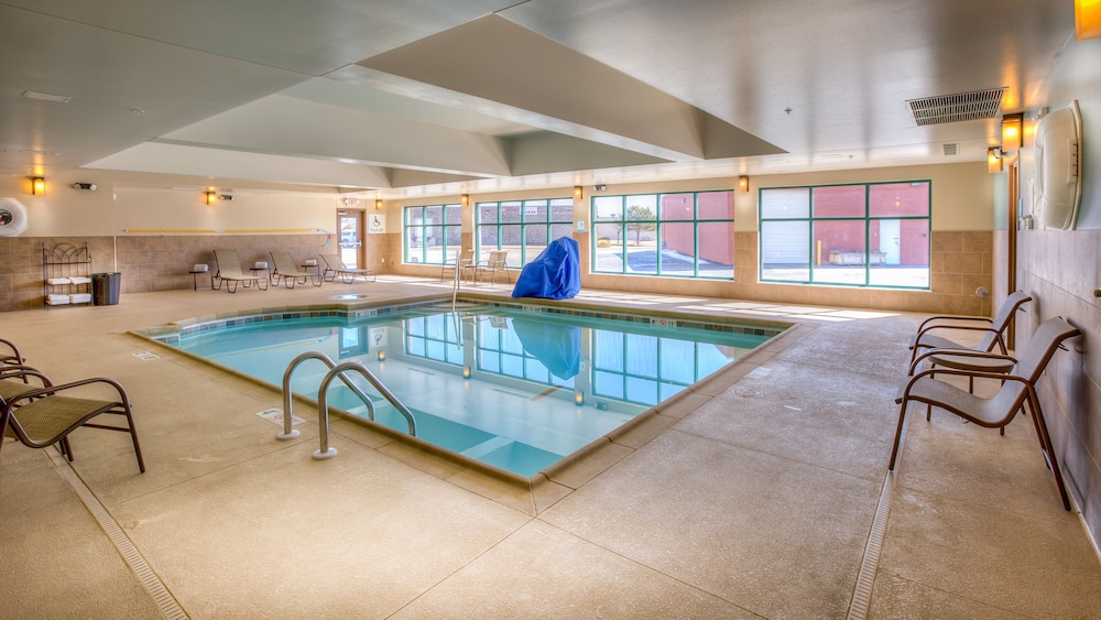 Holiday Inn Express Wichita South 37/59