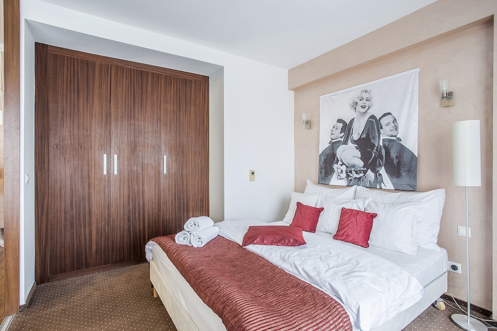 Bliss Hotel And Wellness 19/68