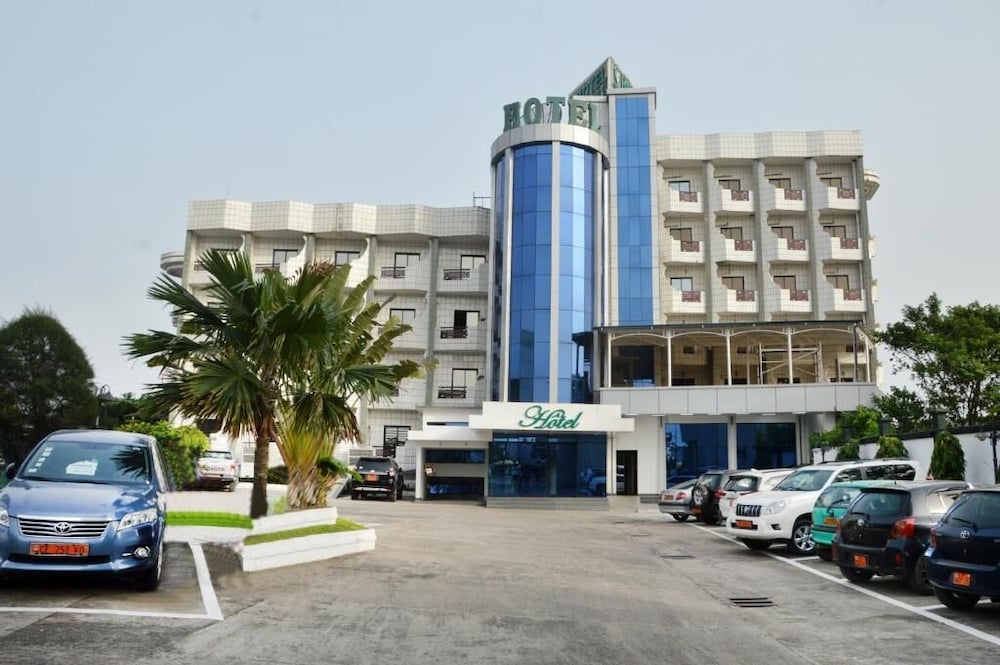 Vallee Des Princes Hotel 41/47