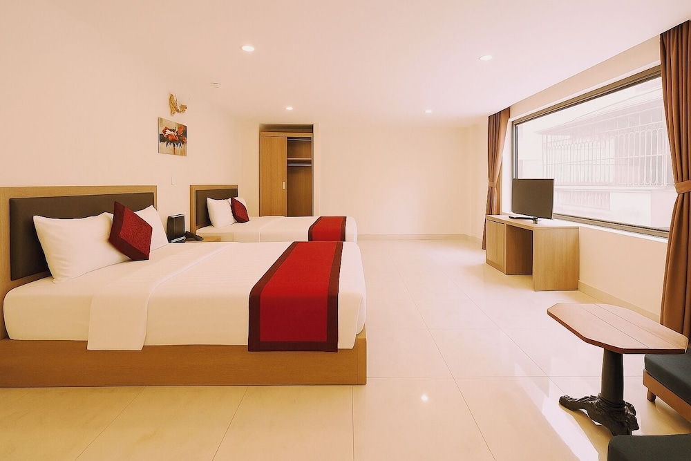 FAMILY, QUADRUPLE, 2 QUEEN BEDS, CITY VIEW