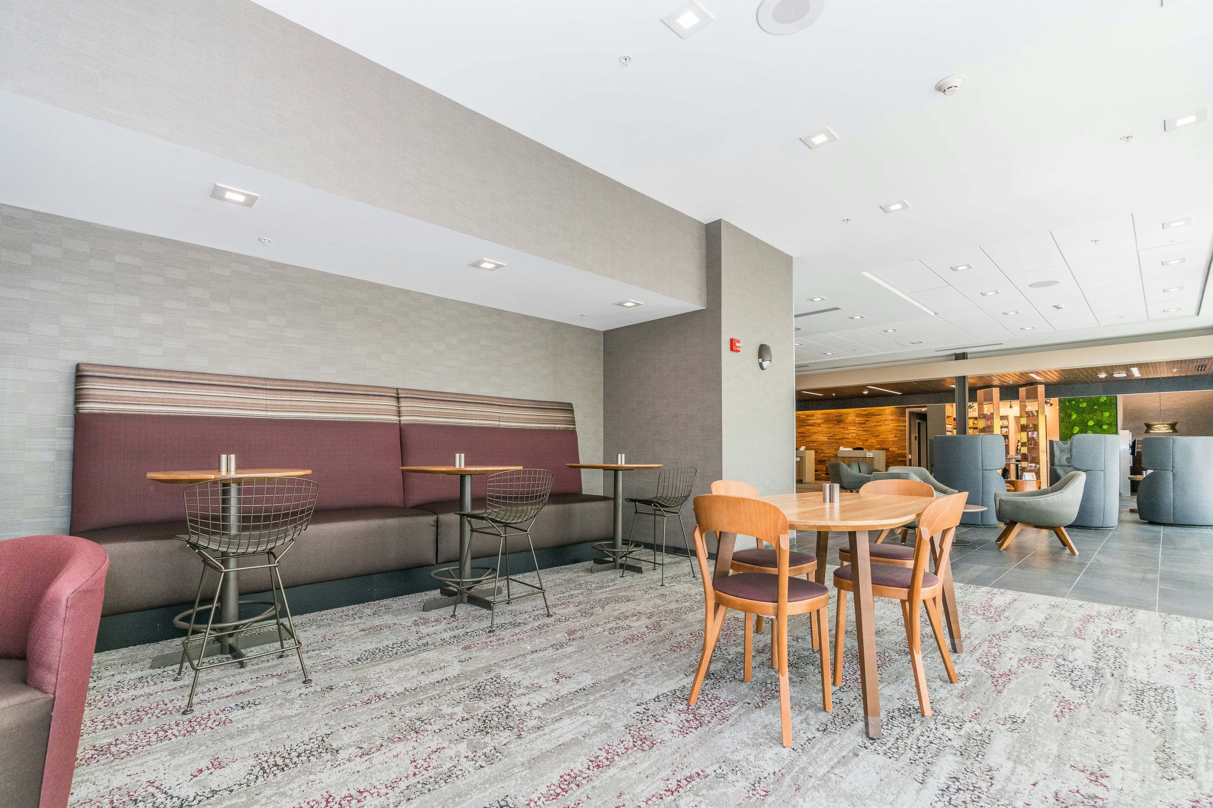 Courtyard By Marriott West Springfield 26/45