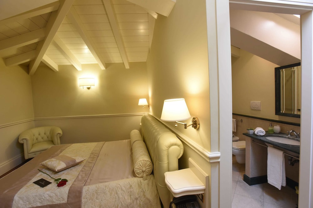 Suite Hotel Santa Chiara 20/50