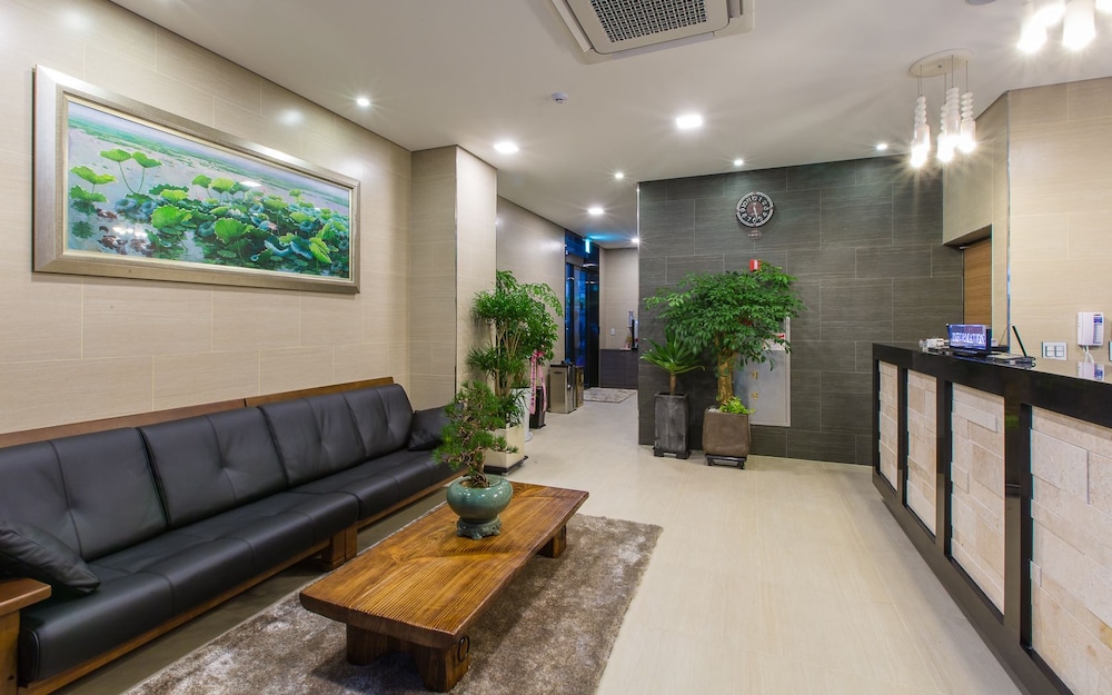 Harmony Hotel 48/55