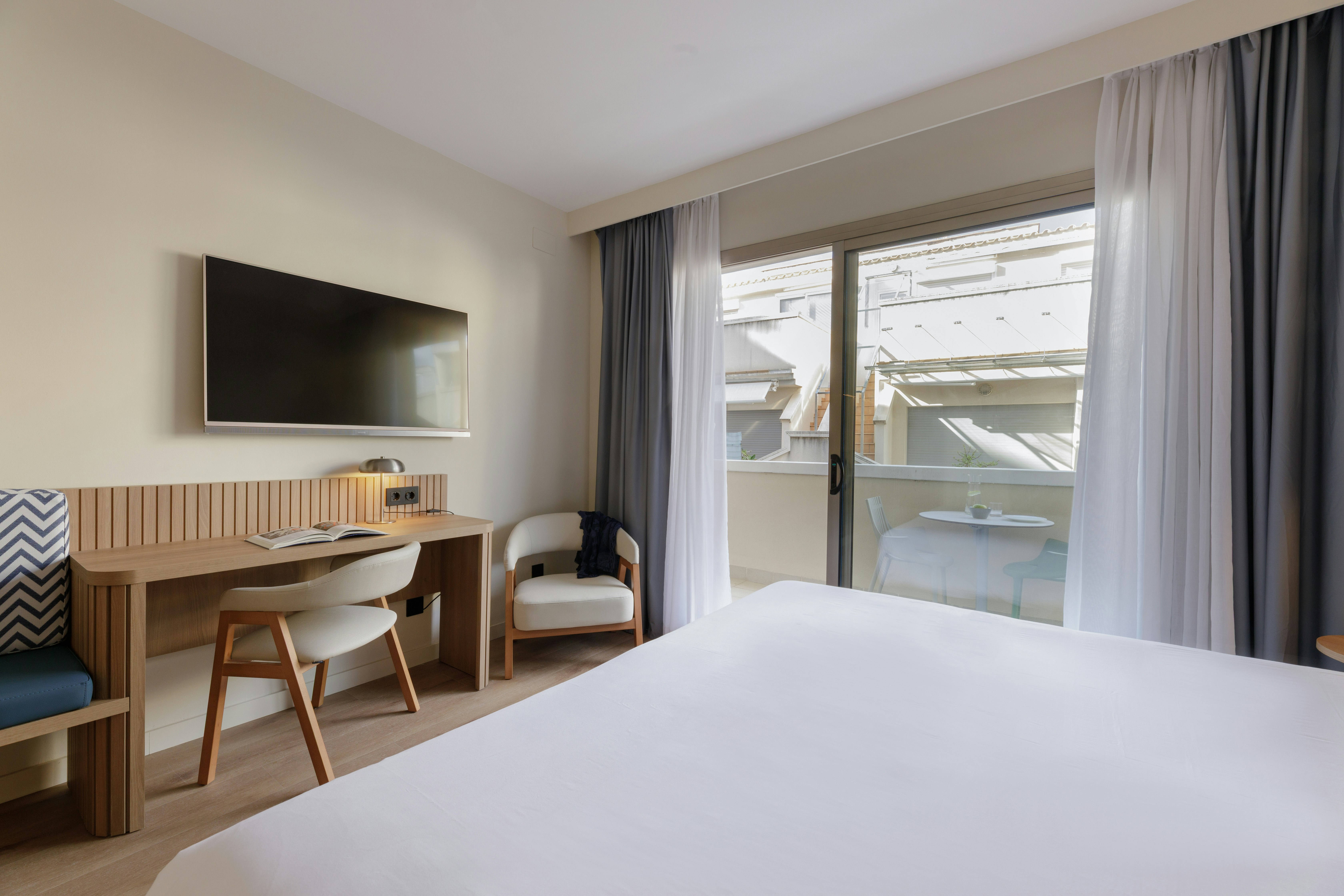 غرفة كلاسيكية بسرير مزدوج بشرفة، Kalma Sitges Hotel 3/5