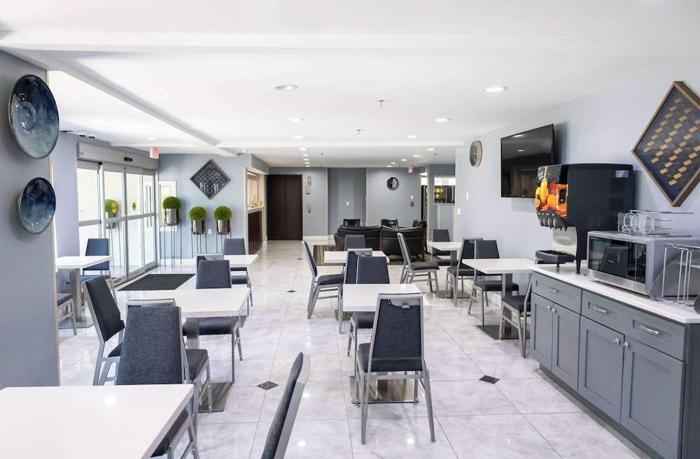 Days Inn by Wyndham College Park Atlanta Airport South 41/59