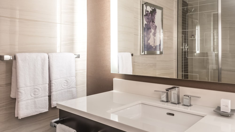 Harrah's Las Vegas - A Caesars Rewards Destination 64/66