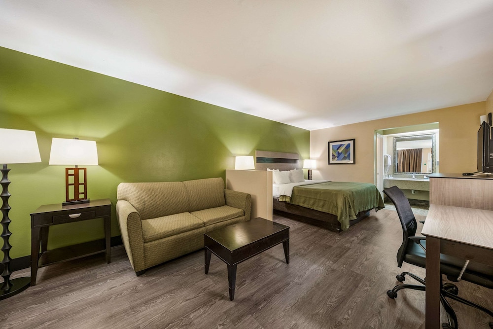 Quality Inn Suites Garland East Dallas 46/56