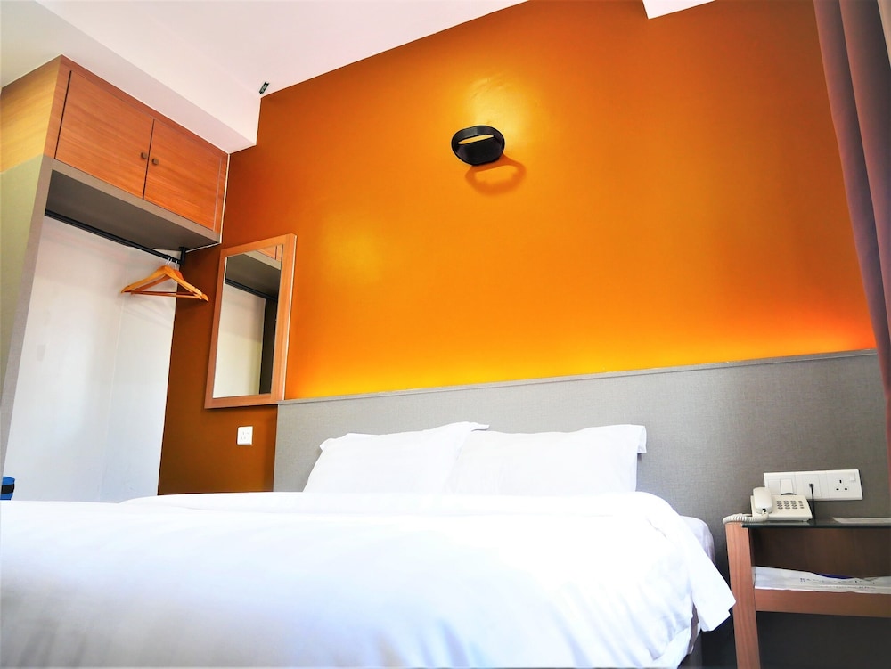 Pantai Regal Hotel 25/50