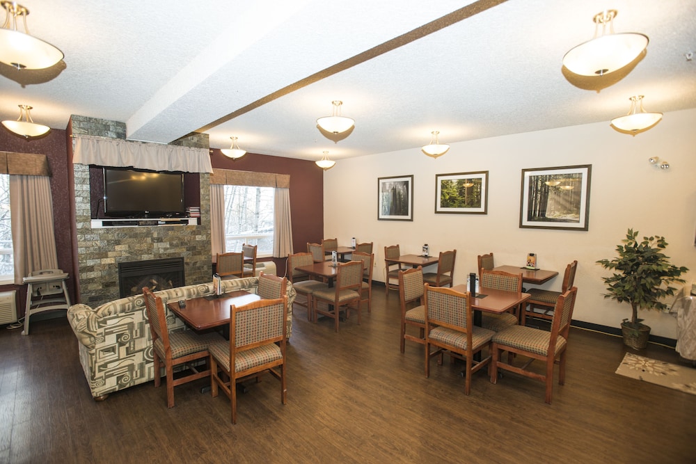 Lakeview Inn & Suites 25/32