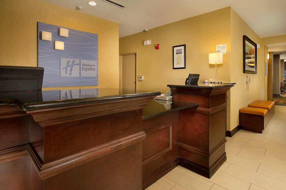 Holiday Inn Express Hotel Suites Uvalde 5/55