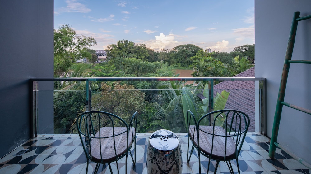 River Art Hotel 58/73